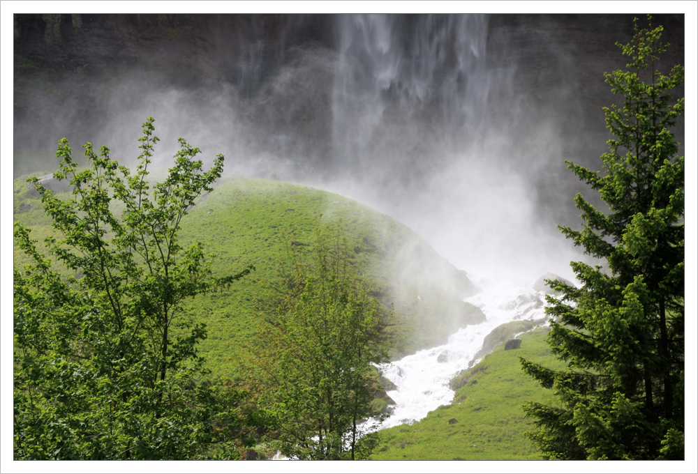 MOB_34_200905.jpg - La vallée des 72 cascades, près de Stechelberg